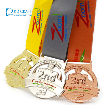 Médaille de course de marathon de placage de cuivre d&#39;or d&#39;émail doux en métal fait sur commande de conception unique pour l&#39;événement de sport